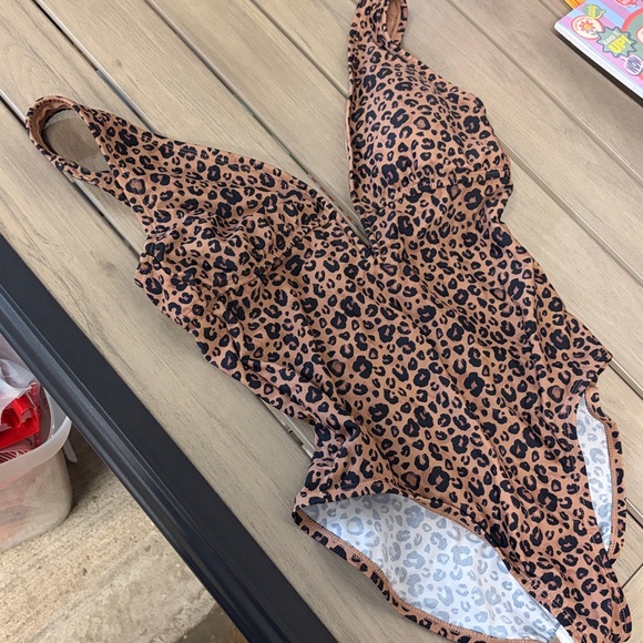 Bathing suit - Picture 2 of 4